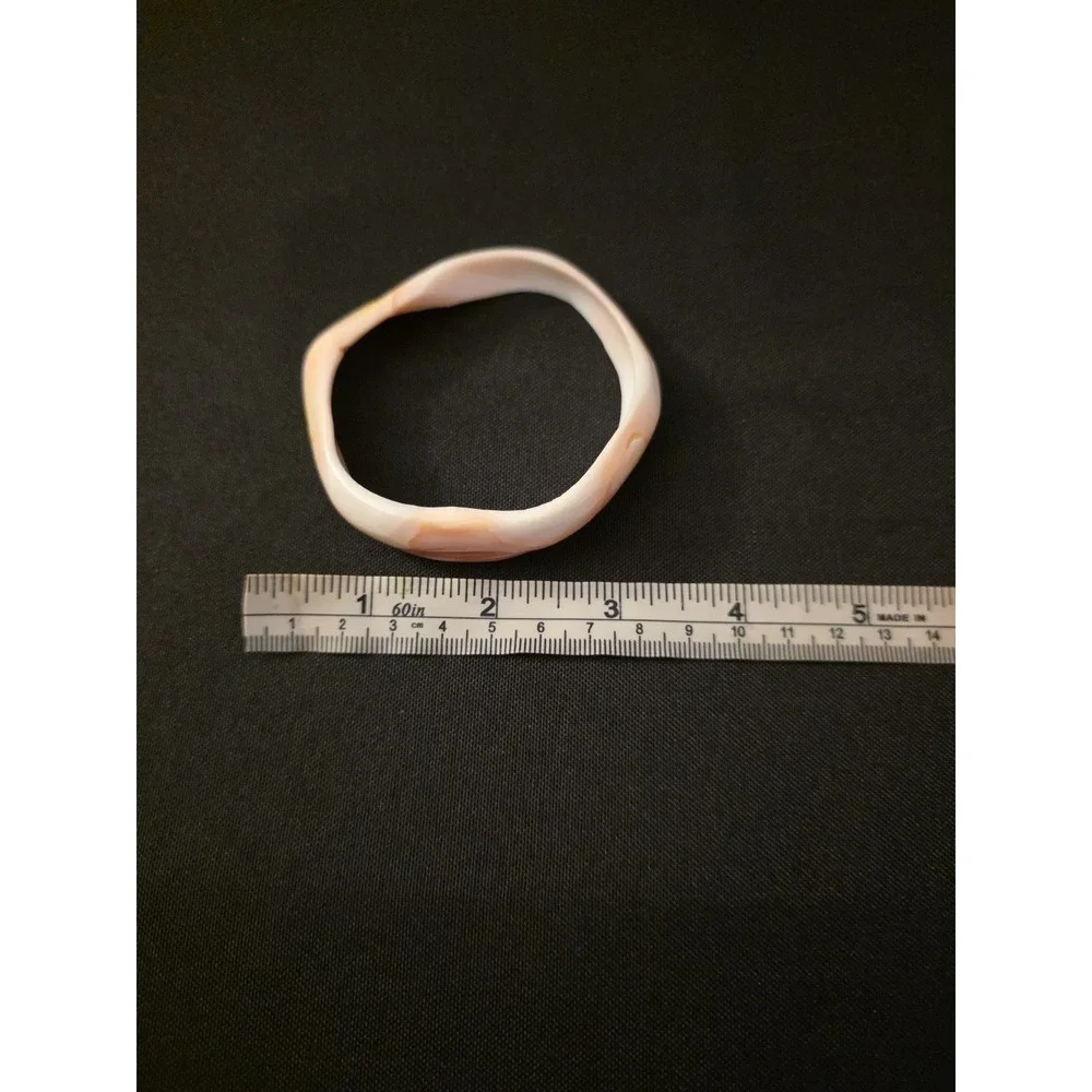 VINTAGE BLUSH PINK CONCH PEARL SHELL CARVED ASYMMETRICAL BANGLE BRACELET UNIQUE